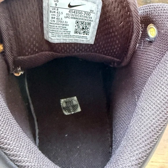 Nike leather Manoa boots
Men’s size 9 - Picture 7 of 8